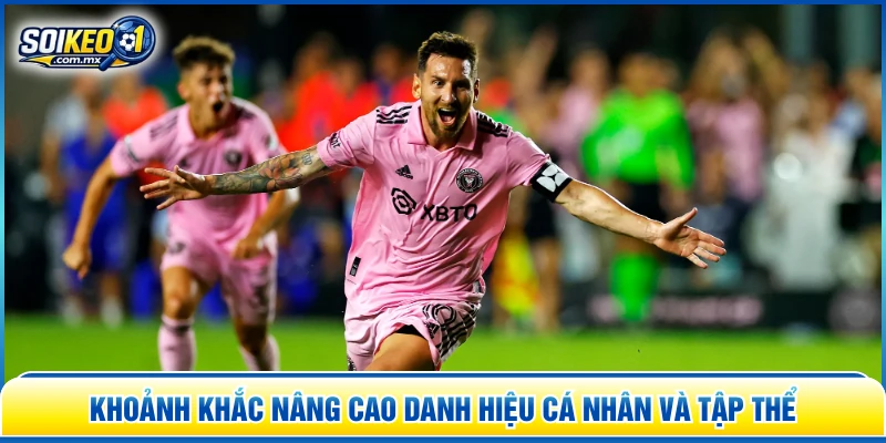 Khoảnh khắc nâng cao danh hiệu cá nhân và tập thể